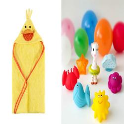 Win een prachtige gele baby cape en een set water speeltjes van Sophie de Giraf.